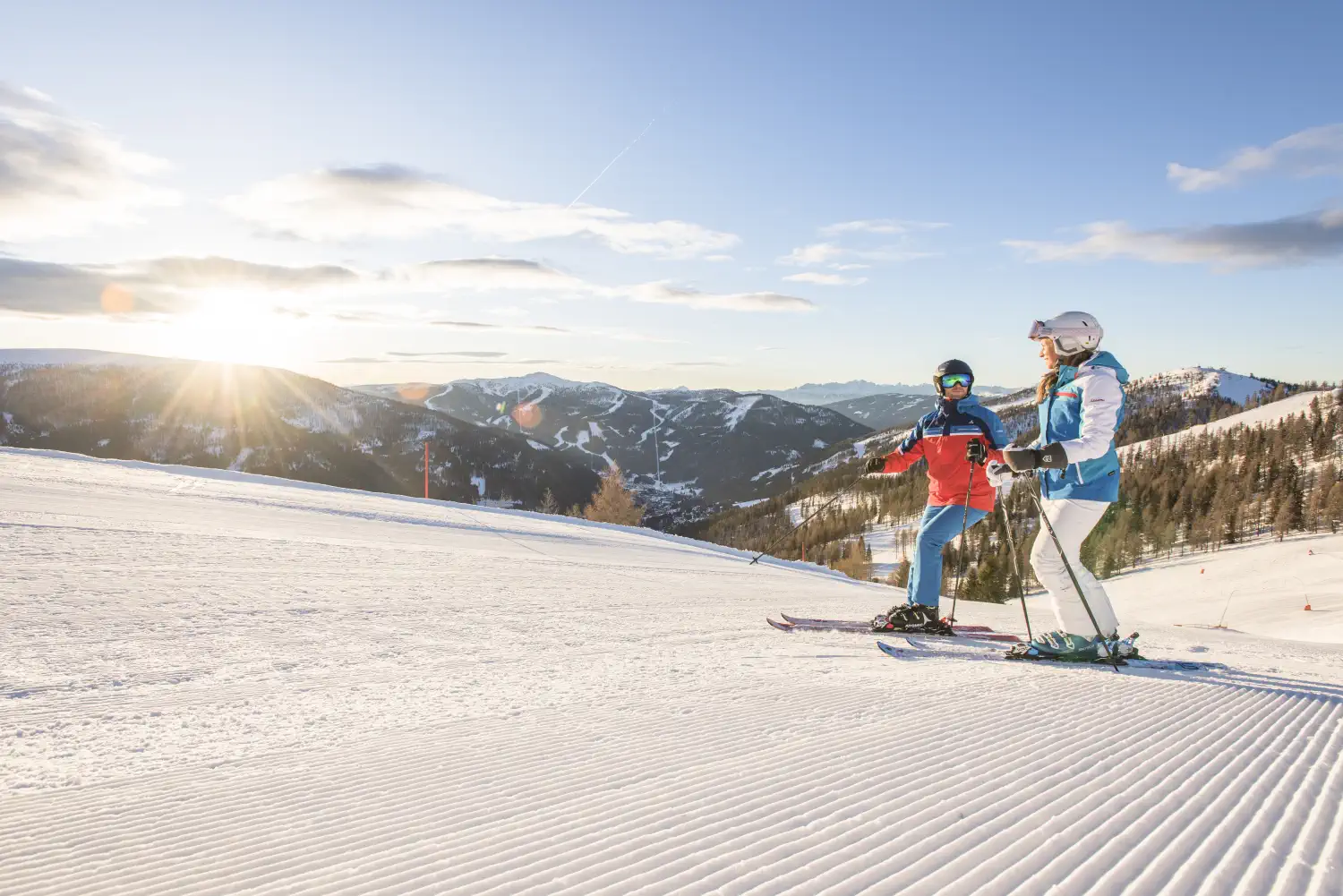 Skifahrer in einer Berglandschaft